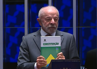 Lula usa tom eleitoral na promulgação do fim da escala 6x1 e diz que é 'mentira' que ela gerará crise