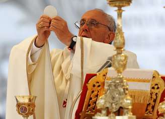 O papa Francisco celebra a missa de Corpus Christi na Basílica de São João de Latrão, em Roma