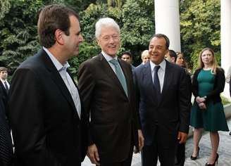 <p>Ex-presidente Bill Clinton com o prefeito do Rio Eduardo Paes e o governador Sérgio Cabral</p>