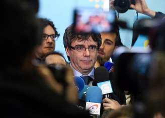 Puigdemont pedirá permissão judicial para tomar posse