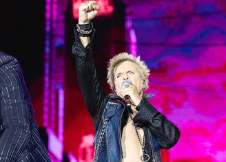 Com a voz em ruínas, Billy Idol protagoniza o maior vexame do festival