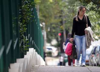 Quarta-feira, 17, amanhece com sensação de frio, mas o sol aparece, ainda que entre nuvens, deixando a temperatura mais agradável.