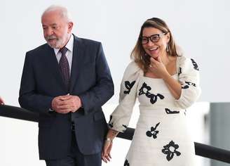 Lula ao lado da primeira-dama Janja