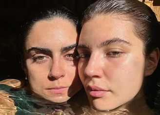 Alanis Guillen e a namorada Giovanna Reis