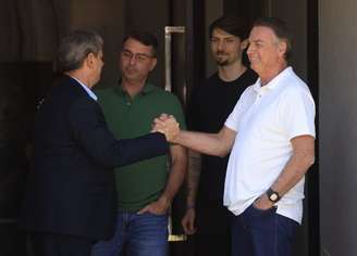 Moraes autoriza visita de Tarcísio a Bolsonaro em dezembro após pedido ‘mais breve possível’ .