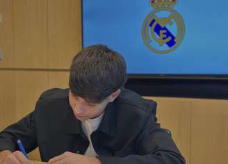Bryan Bugarin assina contrato profissional com o Real Madrid