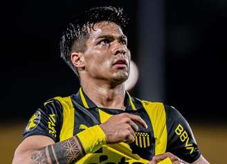 Arezo foi emprestado ao Peñarol no meio de 2025 –