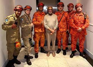 Gilberto Gil fica preso em elevador no Rio de Janeiro e é resgatado por bombeiros