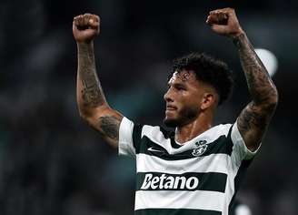 Luís Suárez comemora o segundo gol do Sporting –