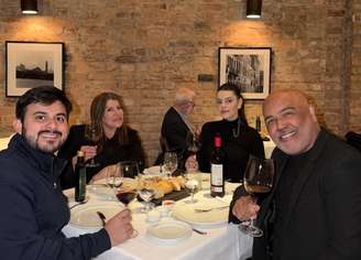 José Antunes Júnior e Rick durante jantar com suas esposas