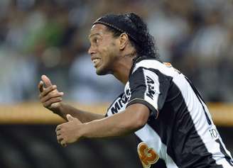 Ronaldinho gesticula durante a final da Copa Libertadores entre Atlético Mineiro e Olimpia, em 24 de julho. Nesta sexta-feira, o médico do Atlético disse que o jogador sofreu uma lesão grave e pode ficar fora do Mundial de Clubes.