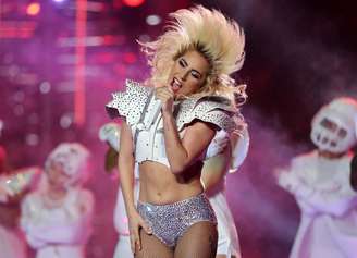 Cantora Lady Gaga durante show de intervalo do Super Bowl em Houston, Texas 05/02/2017 REUTERS/Adrees Latif