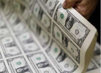 Impressão de notas de dólar em Washington, Estados Unidos 14/11/2014 REUTERS/Gary Cameron