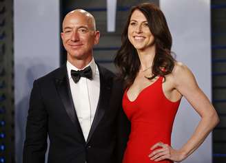 CEO da Amazon, Jeff  Bezos, e esposa MacKenzie Bezos. 04/03/2018 REUTERS/Danny Moloshok 