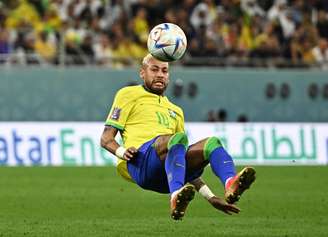 Neymar em campo contra Croácia