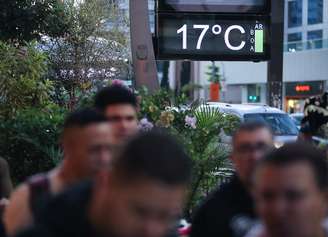 Temperatura despencou em São Paulo após dias de calor intenso na capital.