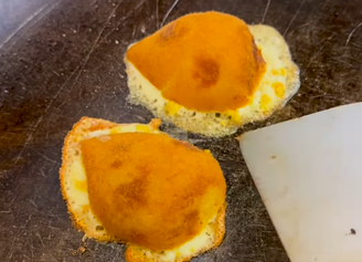 Padaria de São Paulo faz sucesso vendendo coxinha na chapa