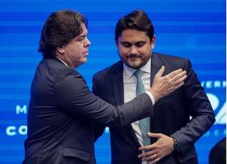 O novo ministro das Comunicações, Frederico de Siqueira Filho, e o ex-ministro Juscelino Filho