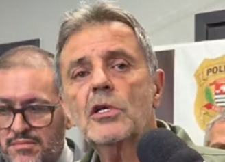 "Em 45 anos de polícia, não consegui ver o vídeo até o fim, cena terrível, inesquecível, vai ficar no meu subconsciente por muito tempo", disse o secretário