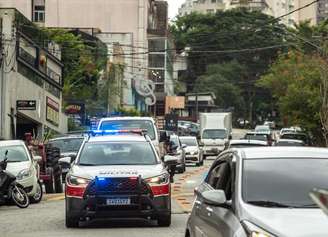 Viatura da Polícia Militar; segundo a PM, Guilherme teria efetuado seis disparos contra a ex-namorada e fugido logo após o crime