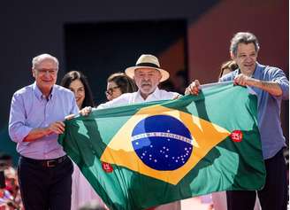 Comício da campanha do presidente Lula no estádio 1º de maio, em São Bernardo do Campo, marcando o início da campanha para a presidência nas eleições de 2026.