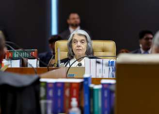 Carmen Lúcia ficou mais de 5h em silêncio 
