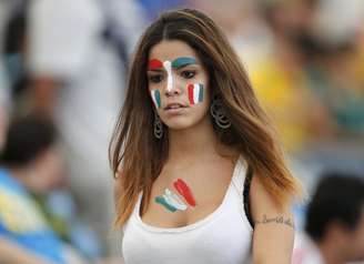 <p>Torcidas de Itália e México lotaram o Maracanã neste domingo, na vitória por 2 a 1 da equipe europeia. Pirlo e Balotelli fizeram os gols dos italianos, enquanto Chicharito Hernández descontou</p>