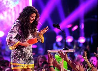 Na noite deste sábado (29), estrelas do cinema, da TV e da música foram premiados no Kids Choice Awards. Na foto, Selena Gomez, eleita melhor cantora