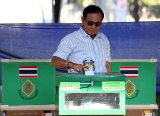 Prayut Chan-ocha conta com regras eleitorais a favor dos militares para seguir no poder