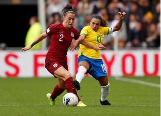 Cena de partida entre as seleções de futebol femininas de Brasil e Inglaterra. 5/10/2019  BAction Images via Reuters/Lee Smith