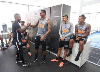 Dyego Coelho e Jô voltam a se encontrar no Corinthians, mas de outra forma (Foto: Rodrigo Coca/Ag. Corinthians)