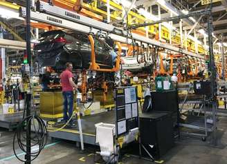 Linha de montagem do Chevy Bolt EV em uma fábrica da General Motors em Orion Township, Michigan, EUA 24/11/2016.   REUTERS/Joe White 
