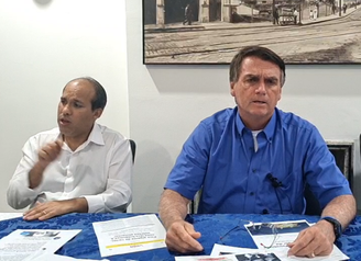 Jair Bolsonaro durante live nesta quinta-feira (12)