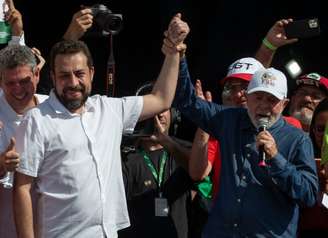 Presidente Lula (PT) fez um pedido explícito de voto para o pré-candidato a prefeito da capital paulista Guilherme Boulos (PSOL) em ato das centrais sindicais no 1º de Maio, em São Paulo.