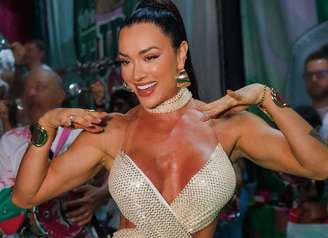 Influencer vive intensa rotina de treinos para retornar à avenida no Carnaval paulistano