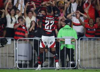 Flamengo vence Internacional por 1 a 0 e estáem vantagem, pequena, para a volta em Porto Alegre.