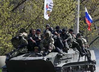 Grupo hasteou bandeira russa em tanque tomado ao Exército ucraniano