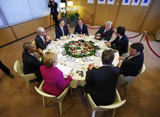 <p>Líderes do V7 participam de reunião na sede do Conselho Europeu de Bruxelas, em 4 de junho</p>