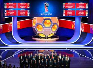 Técnicos das seleções classificadas para a Copa do Mundo posam para foto após sorteio dos grupos em Moscou
01/12/2017 REUTERS/Kai Pfaffenbach