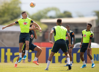 Jogadores em treinamento para a partida contra o Paraguai (Foto: Divulgação/CBF)