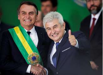 Marcos Pontes ao lado do presidente Jair Bolsonaro durante cerimônia de posse
01/01/2018 REUTERS/Ueslei Marcelino