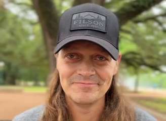 Brad Arnold da 3 Doors Down em vídeo publicado nas redes da banda