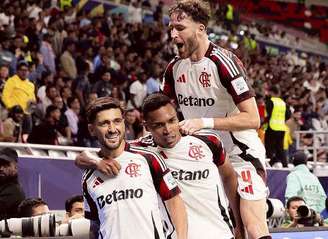 Arrascaeta é celebrado após  fazer o gol que coloco flamengo na semifinal do Intercontinental.