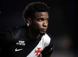 Thiago Mendes em ação com a camisa do Vasco da Gama –