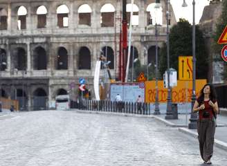 <p>Prefeito mandou fechar ao trânsito a avenida movimentada que liga a Piazza Venezia de Roma ao Coliseu </p>