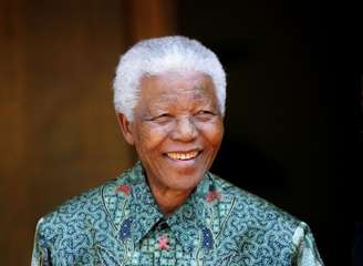 <p>Foto de arquivo do ex-presidente da África do Sul, Nelson Mandela, em Joanesburgo</p>