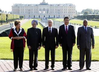 <p>Chefes de estado dos países que formam o grupo dos Brics posam para foto após reunião durante cúpula de G20 em Strelna, próximo a São Petersburgo, em setembro de 2013</p>