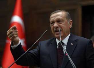 <p>O governo do primeiro-ministro, Tayyip Erdogan, bloqueou o Twitter e o YouTube em março</p>