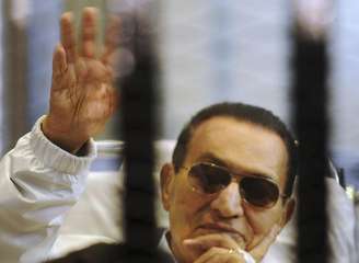 <p>Filhos do ex-presidente egípcio Hosni Mubarak, Alaa e Gamal, que estavam presos na prisão de Tora, no Cairo</p>