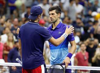 Nova Djokovic cumprimenta Nodskov Rune após partida do Aberto dos EUA
31/08/2021
Jerry Lai-USA TODAY Sports